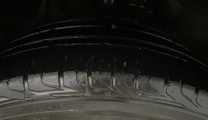 2022 Tata NEXON XZ PLUS PETROL, Petrol, Manual, 29,262 km, Right Front Tyre Tread