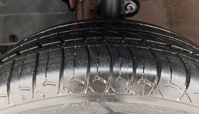 2016 Mahindra Kuv100 K8 D 5 STR, Diesel, Manual, 72,607 km, Left Front Tyre Tread