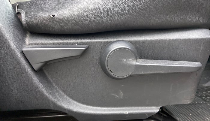 2016 Mahindra Kuv100 K8 D 5 STR, Diesel, Manual, 72,607 km, Driver Side Adjustment Panel