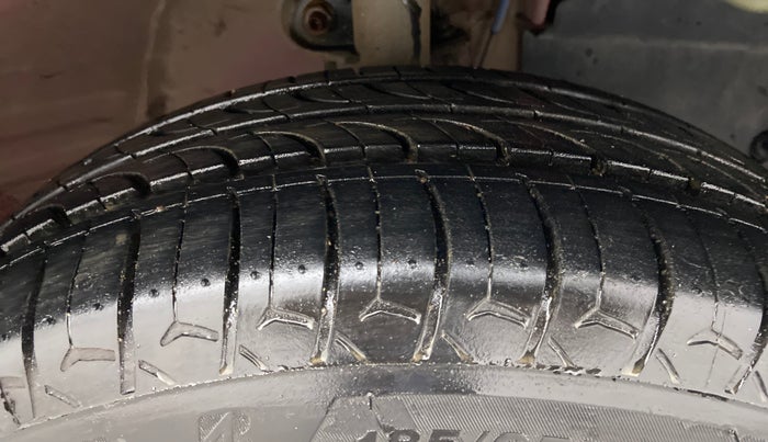 2016 Mahindra Kuv100 K8 D 5 STR, Diesel, Manual, 72,607 km, Right Front Tyre Tread