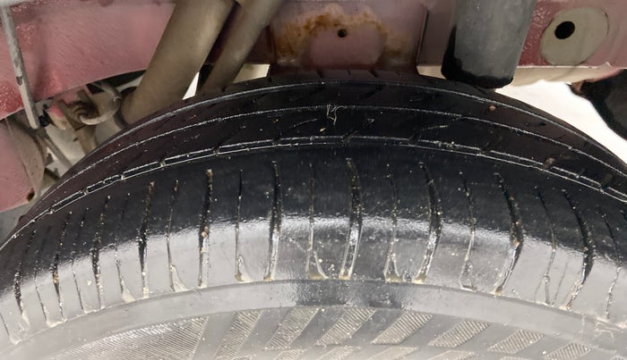 2016 Mahindra Kuv100 K8 D 5 STR, Diesel, Manual, 72,607 km, Left Rear Tyre Tread