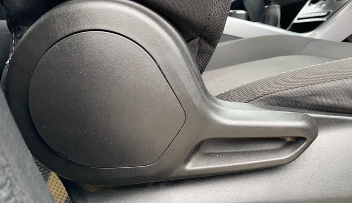 2022 Tata NEXON XM PETROL, Petrol, Manual, 67,121 km, Driver Side Adjustment Panel