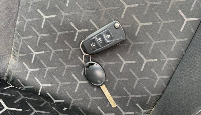 2022 Tata NEXON XM PETROL, Petrol, Manual, 67,121 km, Key Close Up