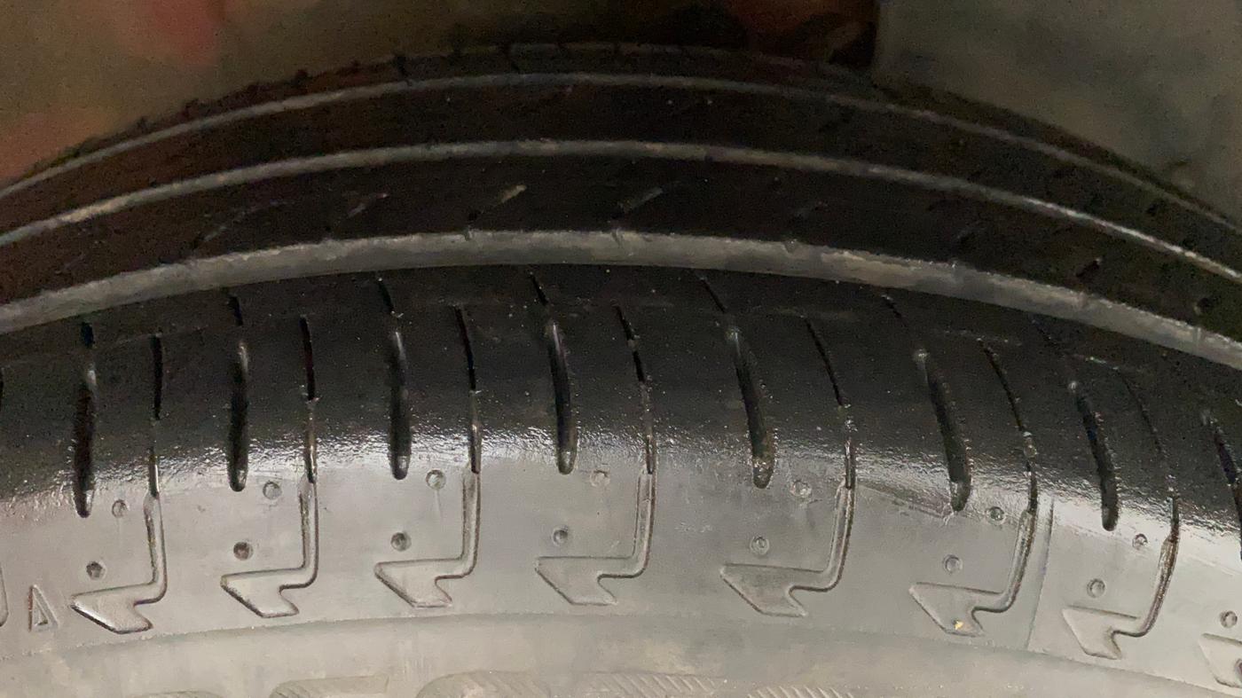 2017 Maruti IGNIS DELTA 1.2, Petrol, Manual, 25,353 km, Right Front Tyre Tread