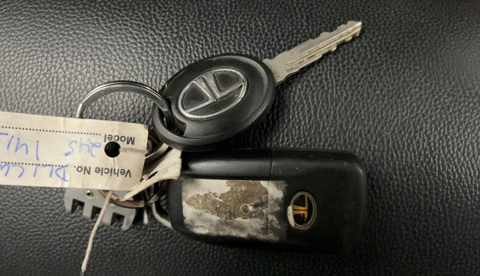 2017 Tata Tiago XT PETROL, Petrol, Manual, 69,285 km, Key Close Up