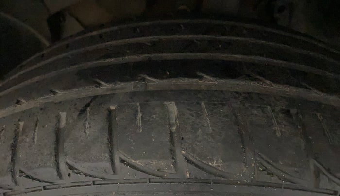 2014 Renault Duster 85 PS RXL PLUS DIESEL, Diesel, Manual, 76,863 km, Left Front Tyre Tread