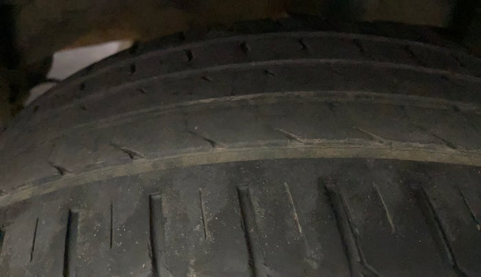 2014 Renault Duster 85 PS RXL PLUS DIESEL, Diesel, Manual, 76,863 km, Left Rear Tyre Tread