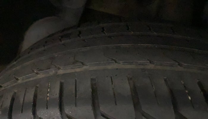 2014 Renault Duster 85 PS RXL PLUS DIESEL, Diesel, Manual, 76,863 km, Right Rear Tyre Tread