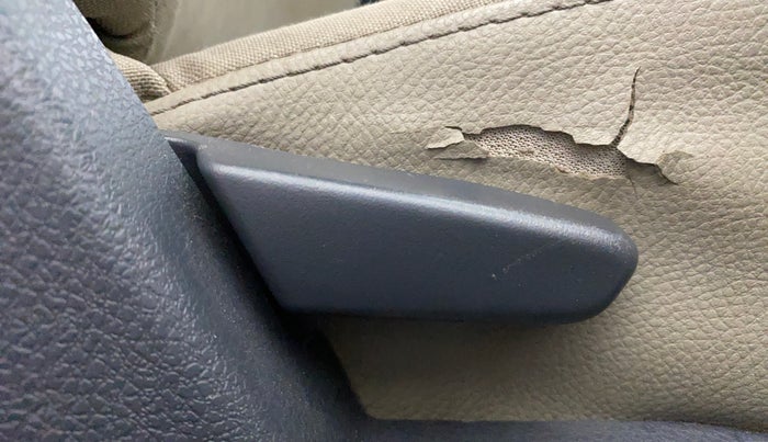 2014 Renault Duster 85 PS RXL PLUS DIESEL, Diesel, Manual, 76,863 km, Driver Side Adjustment Panel