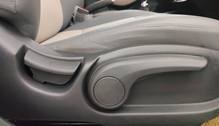 2016 Hyundai Elite i20 ASTA 1.2, Petrol, Manual, 22,501 km, Driver Side Adjustment Panel