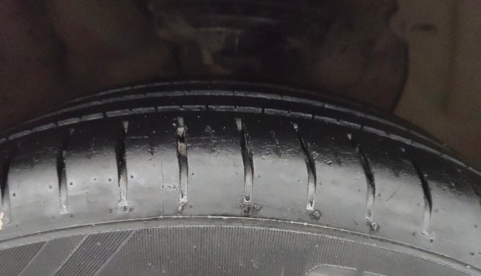 2016 Hyundai Elite i20 ASTA 1.2, Petrol, Manual, 22,501 km, Right Front Tyre Tread