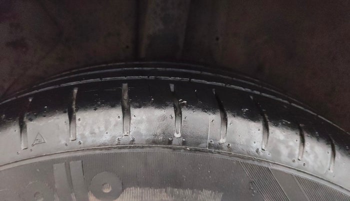 2016 Hyundai Elite i20 ASTA 1.2, Petrol, Manual, 22,501 km, Right Rear Tyre Tread