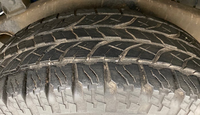 2015 Mahindra Thar CRDE 4X4 BS IV, Diesel, Manual, 50,588 km, Left Rear Tyre Tread