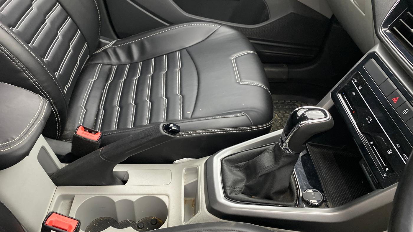 2022 Skoda KUSHAQ AMBITION 1.0L TSI AT, Petrol, Automatic, 36,528 km, Gear Lever