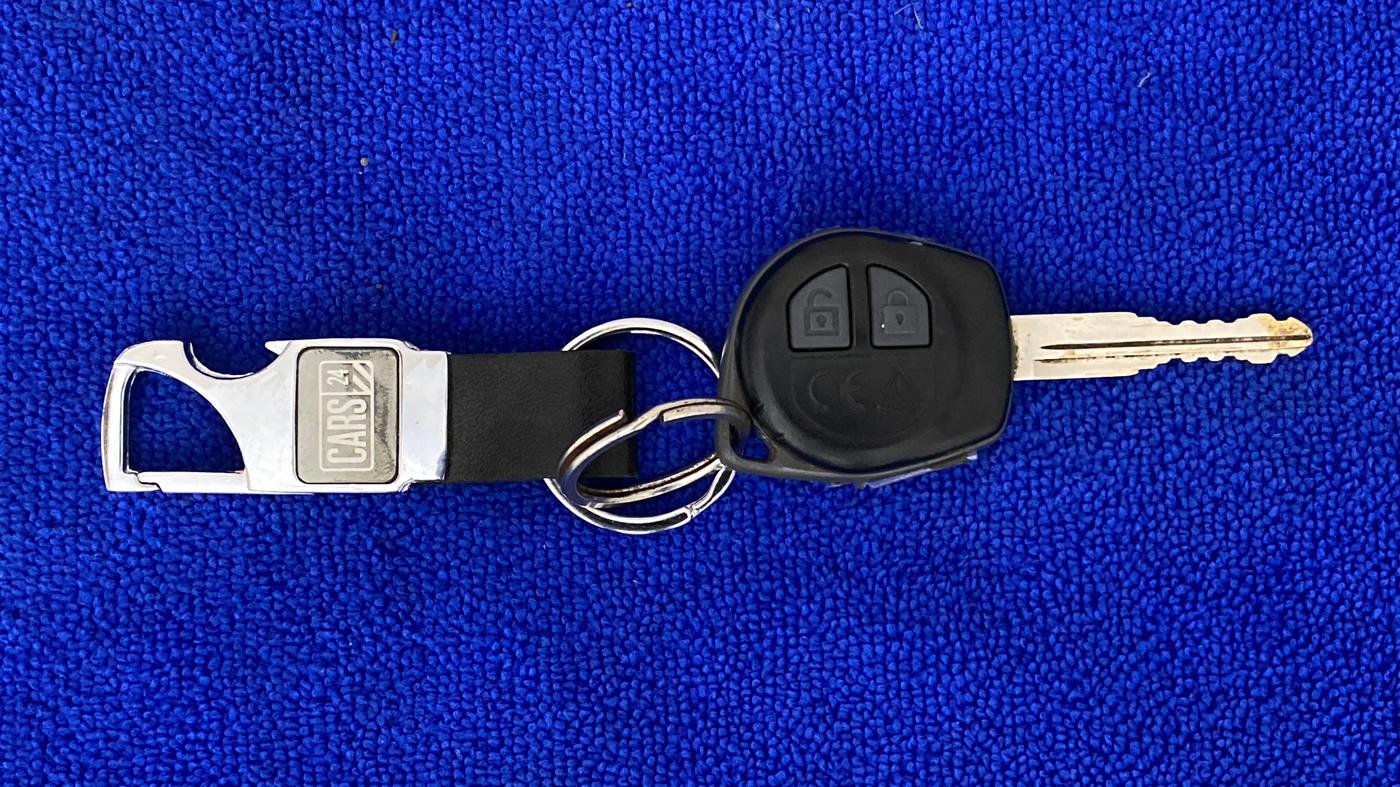 2015 Maruti Swift Dzire ZXI 1.2 BS IV, Petrol, Manual, 37,341 km, Key Close Up