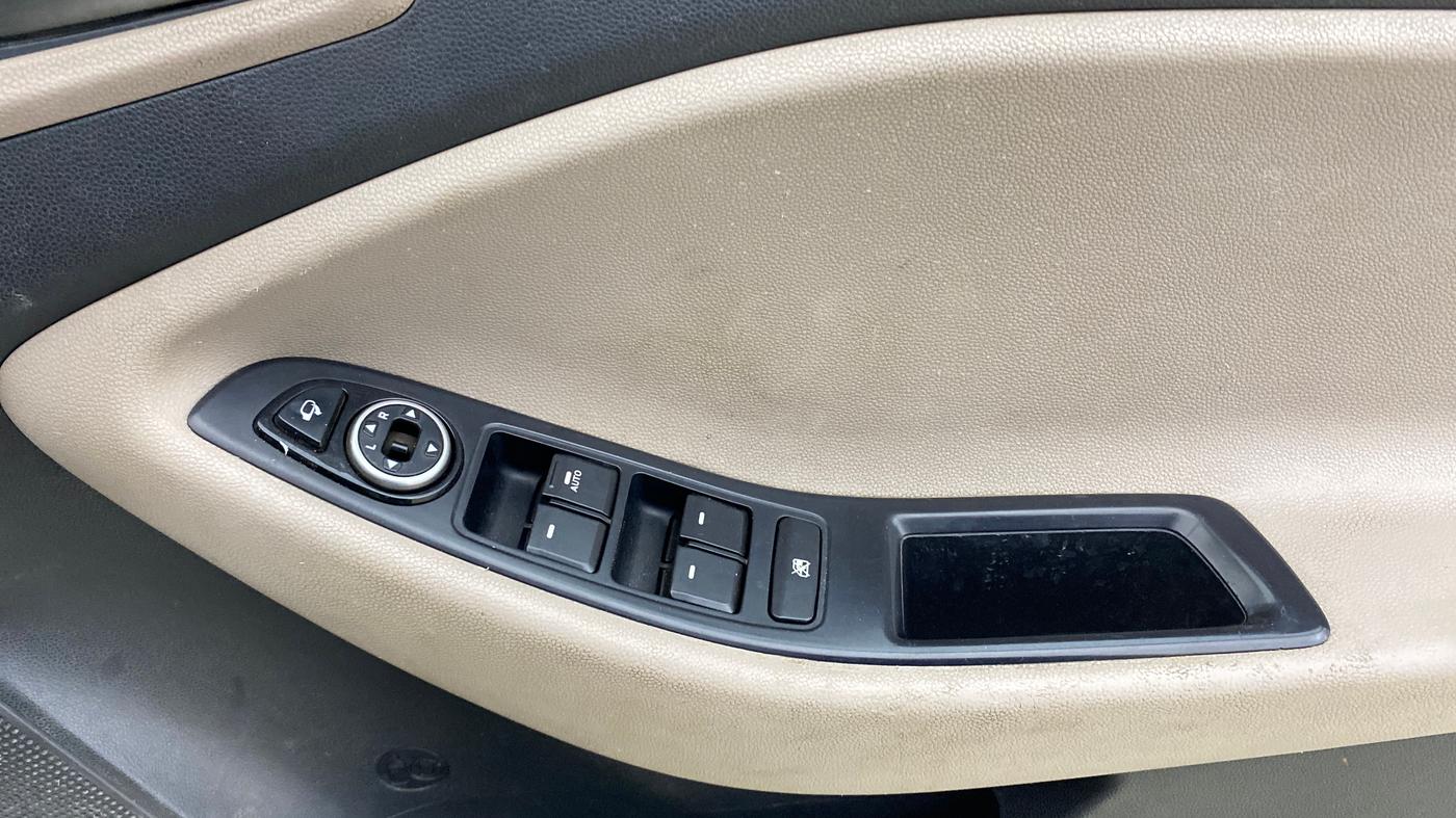 2015 Hyundai Elite i20 ASTA 1.2, Petrol, Manual, 88,008 km, Driver Side Door Panels Control