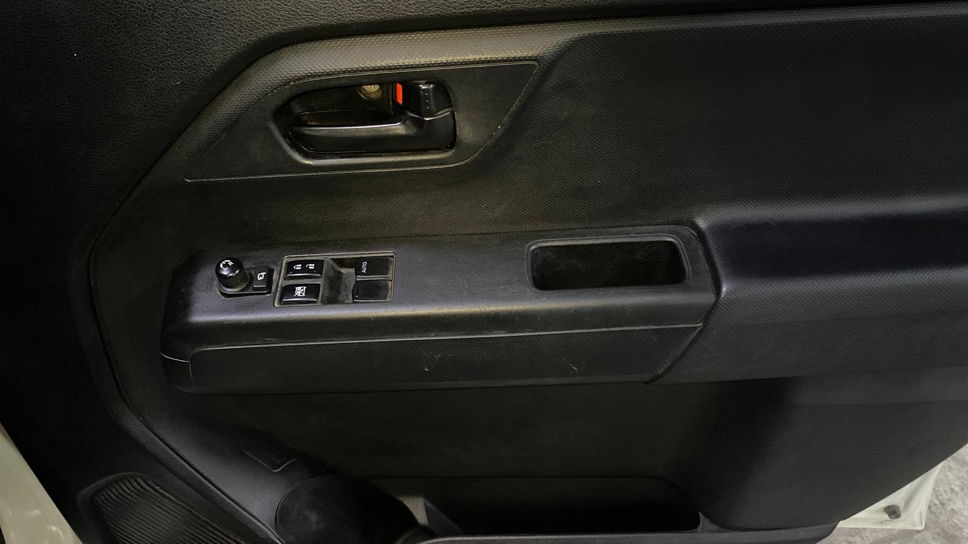 2020 Maruti New Wagon-R LXI CNG (O) 1.0, CNG, Manual, 70,721 km, Driver Side Door Panels Control