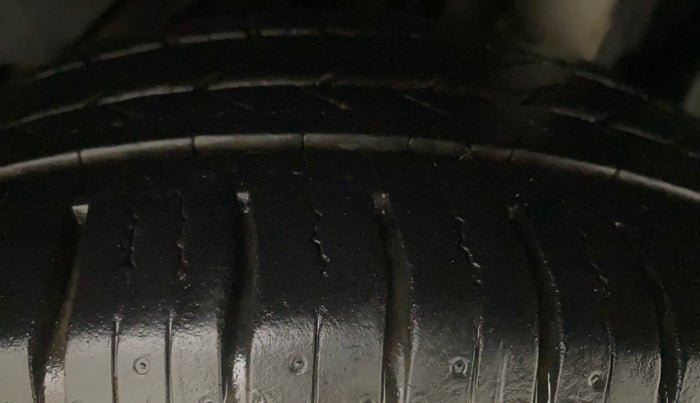 2015 Ford Figo Aspire TITANIUM 1.2 PETROL, Petrol, Manual, 55,398 km, Left Rear Tyre Tread