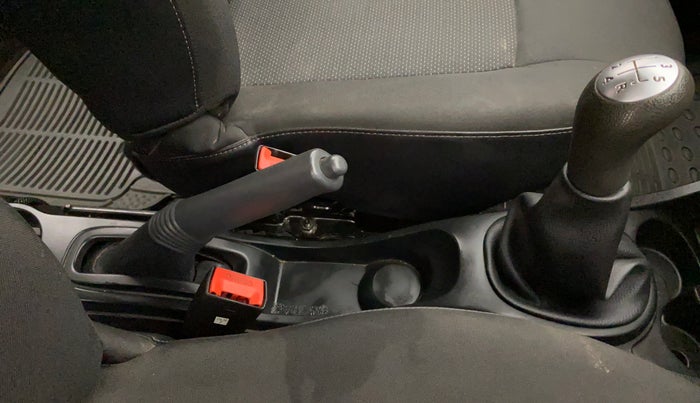 2016 Nissan Terrano XE 85 PS DEISEL, Diesel, Manual, 35,832 km, Gear Lever