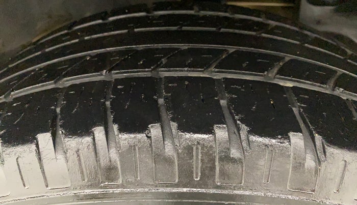 2016 Nissan Terrano XE 85 PS DEISEL, Diesel, Manual, 35,832 km, Left Rear Tyre Tread