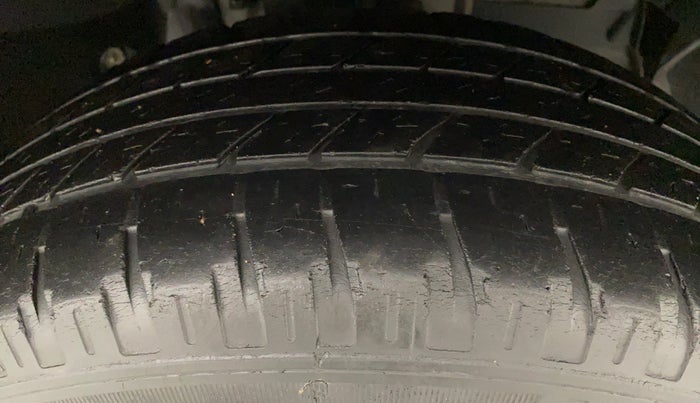 2016 Nissan Terrano XE 85 PS DEISEL, Diesel, Manual, 35,832 km, Right Front Tyre Tread