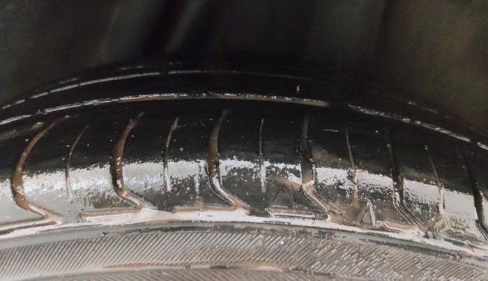 2015 Honda City 1.5L I-VTEC VX (O) MT, Petrol, Manual, 1,20,942 km, Left Rear Tyre Tread