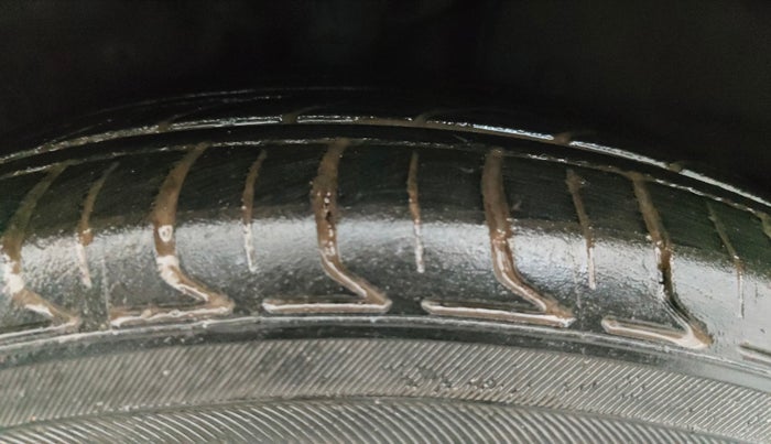 2015 Honda City 1.5L I-VTEC VX (O) MT, Petrol, Manual, 1,20,942 km, Right Front Tyre Tread