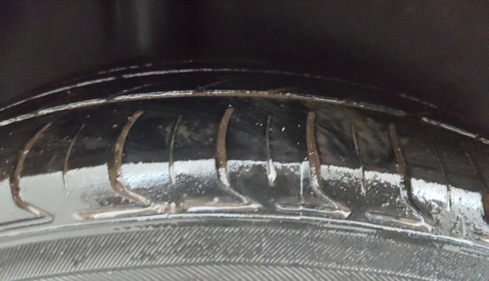 2015 Honda City 1.5L I-VTEC VX (O) MT, Petrol, Manual, 1,20,942 km, Right Rear Tyre Tread