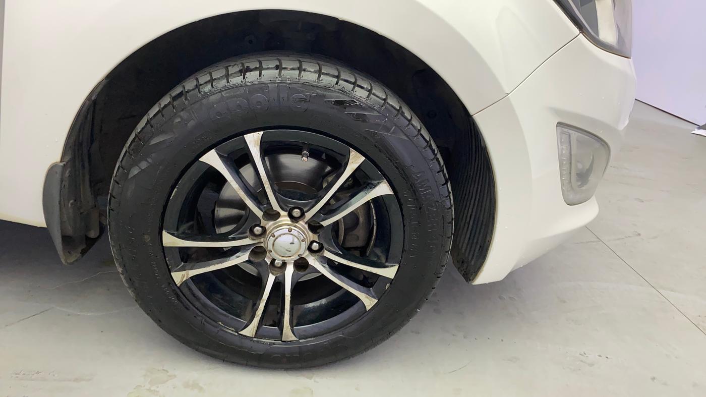 2013 Hyundai i20 MAGNA 1.4 CRDI, Diesel, Manual, 72,004 km, Right Front Wheel