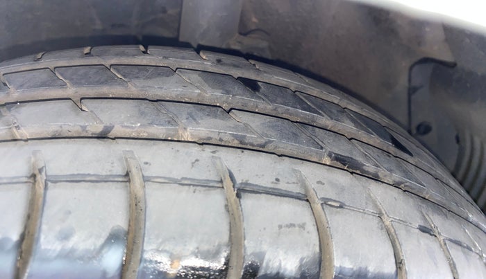 2013 Hyundai i20 MAGNA 1.4 CRDI, Diesel, Manual, 72,004 km, Right Front Tyre Tread