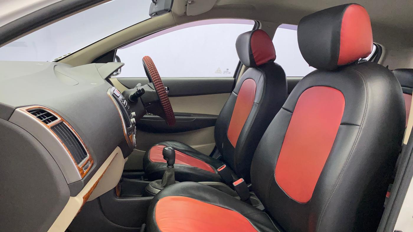 2013 Hyundai i20 MAGNA 1.4 CRDI, Diesel, Manual, 72,004 km, Right Side Front Door Cabin