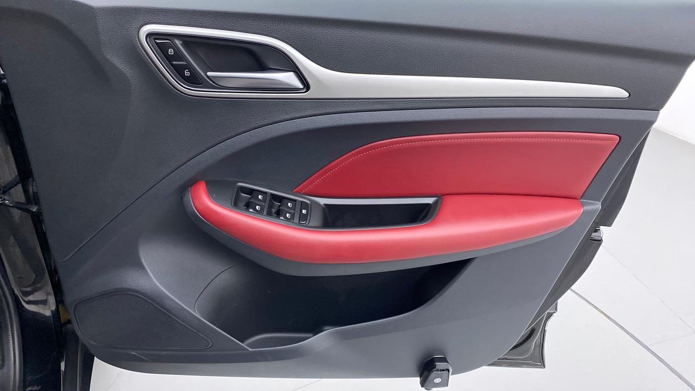 2022 MG ASTOR SAVVY 1.5 CVT S RED, Petrol, Automatic, 16,298 km, Driver Side Door Panels Control