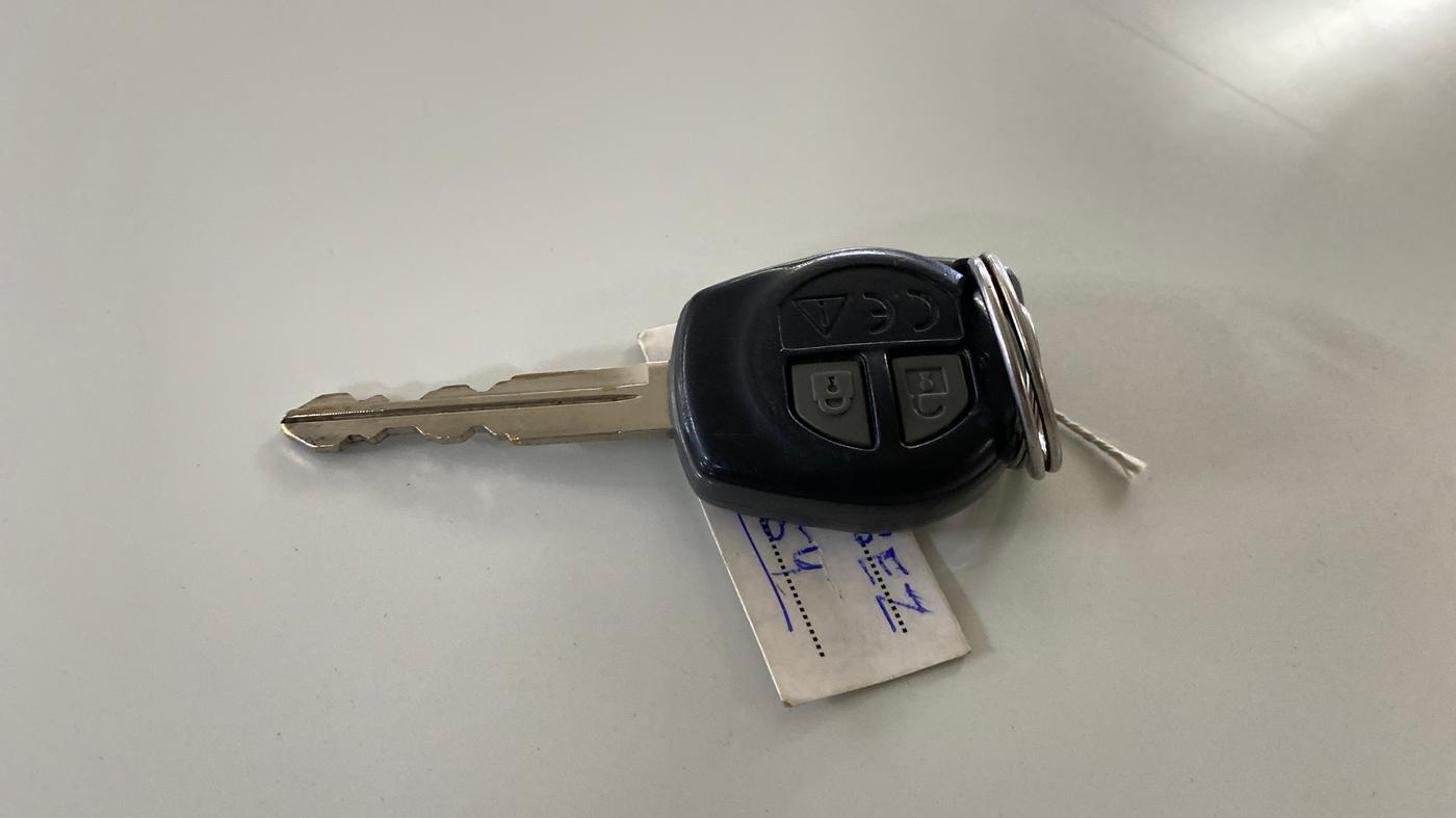 2023 Maruti BREZZA VXI SMART HYBRID, Petrol, Manual, 56,682 km, Key Close Up