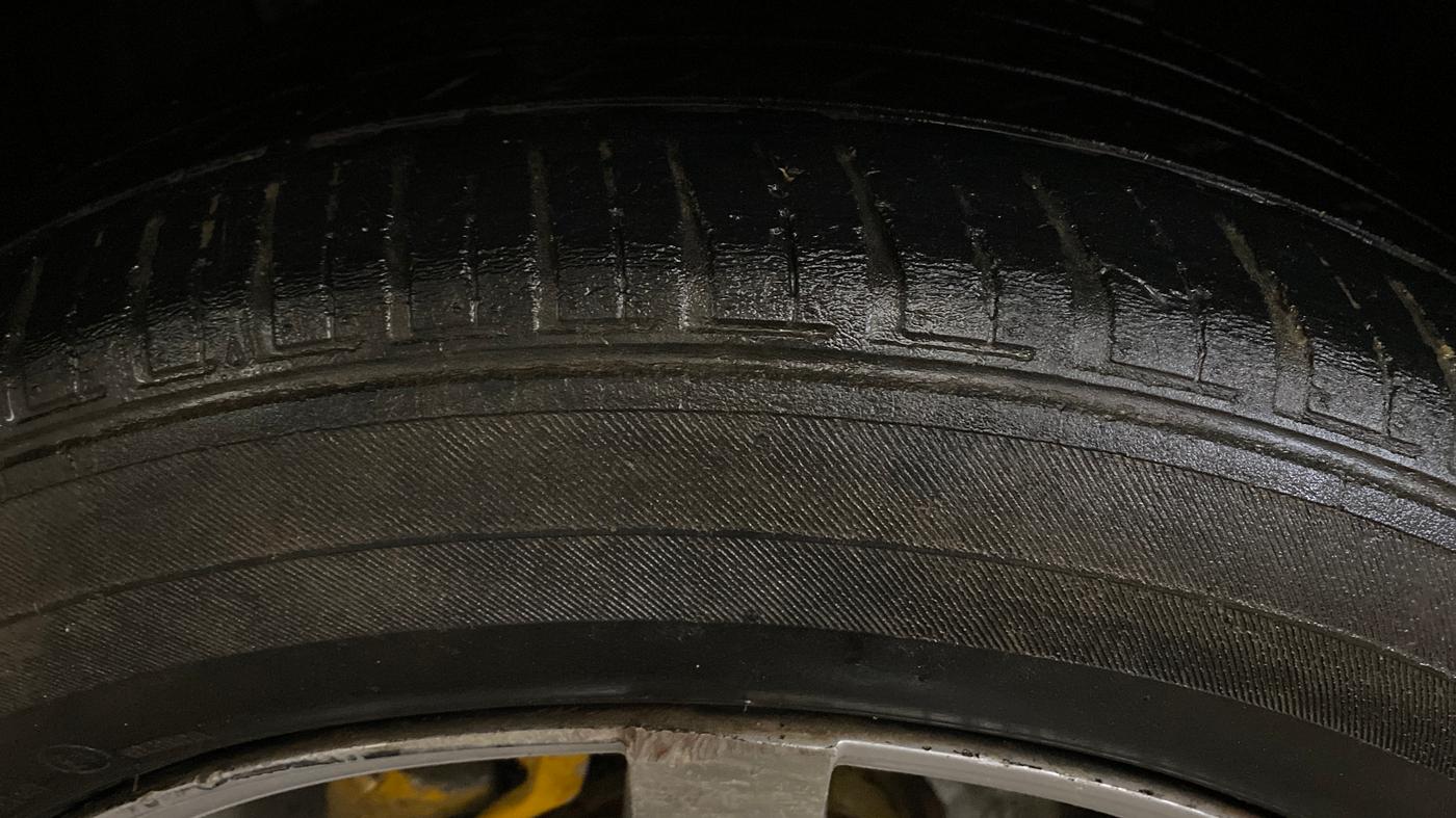 2023 Maruti BREZZA VXI SMART HYBRID, Petrol, Manual, 56,682 km, Left Front Tyre Tread