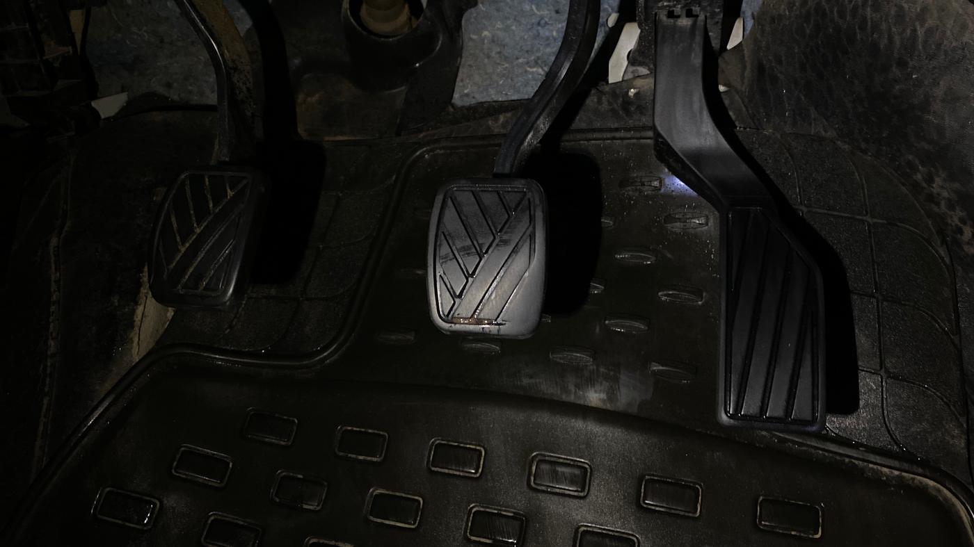 2023 Maruti BREZZA VXI SMART HYBRID, Petrol, Manual, 56,682 km, Pedals