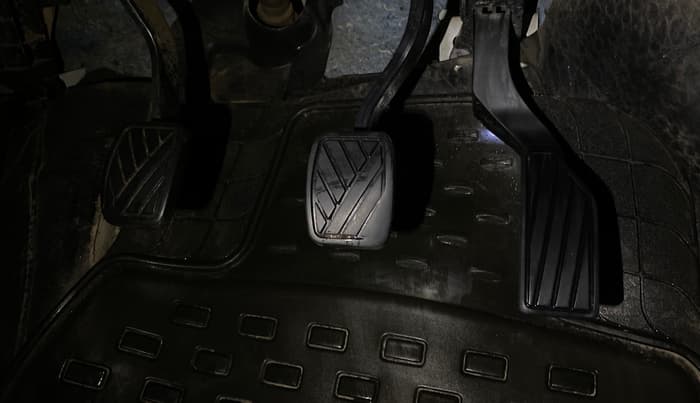 2023 Maruti BREZZA VXI SMART HYBRID, Petrol, Manual, 56,664 km, Pedals