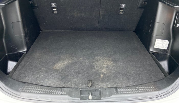 2017 Maruti S Cross ALPHA SHVS, Diesel, Manual, 40,429 km, Boot Inside