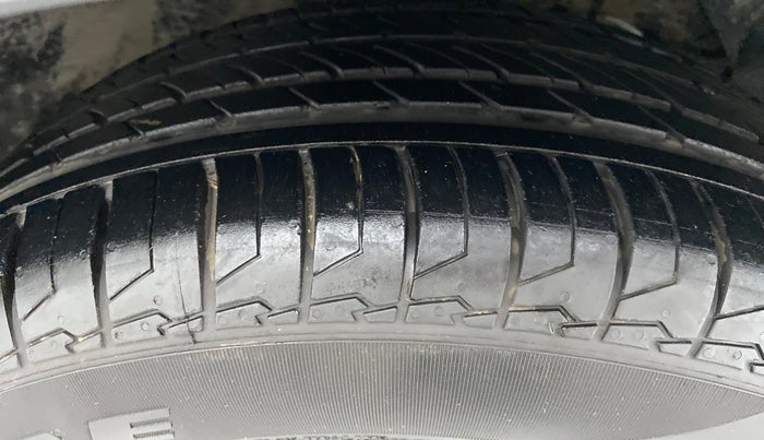 2017 Maruti S Cross ALPHA SHVS, Diesel, Manual, 40,429 km, Right Front Tyre Tread