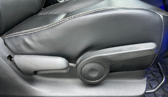 2017 Maruti S Cross ALPHA SHVS, Diesel, Manual, 40,429 km, Driver Side Adjustment Panel