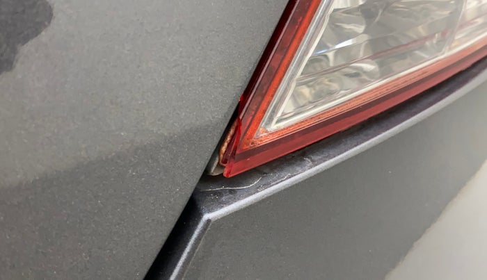 2011 Hyundai Verna FLUIDIC 1.6 VTVT SX OPT AT, Petrol, Automatic, 94,203 km, Right tail light - Minor damage