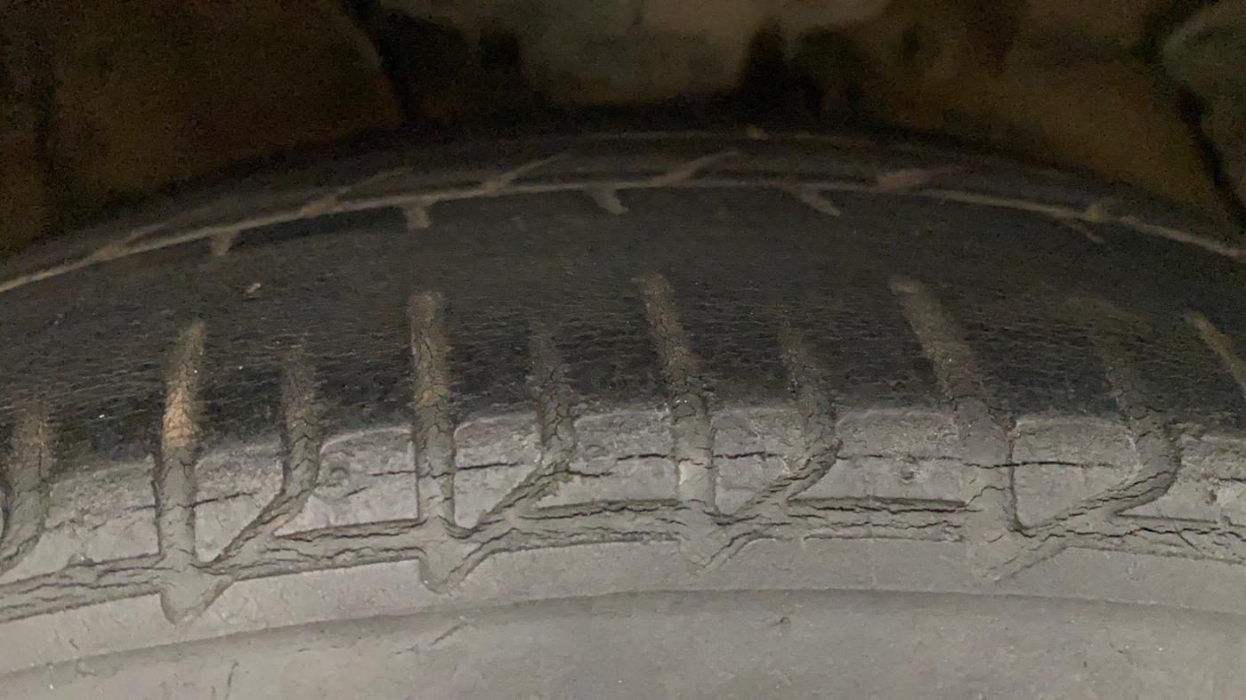 2011 Hyundai Verna FLUIDIC 1.6 VTVT SX OPT AT, Petrol, Automatic, 94,203 km, Right Front Tyre Tread
