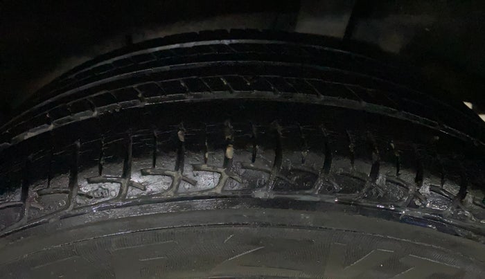 2017 Maruti Baleno DELTA DIESEL 1.3, Diesel, Manual, 40,858 km, Left Rear Tyre Tread