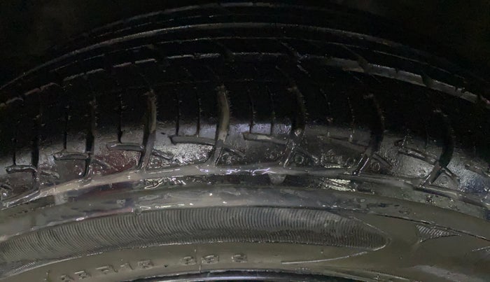 2017 Maruti Baleno DELTA DIESEL 1.3, Diesel, Manual, 40,858 km, Left Front Tyre Tread