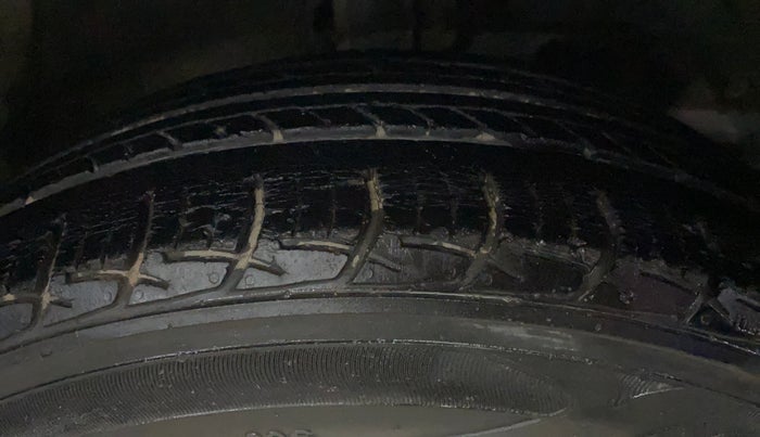 2017 Maruti Baleno DELTA DIESEL 1.3, Diesel, Manual, 40,858 km, Right Front Tyre Tread