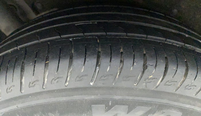 2018 Mahindra MARAZZO M2 8 STR, Diesel, Manual, 95,978 km, Right Rear Tyre Tread