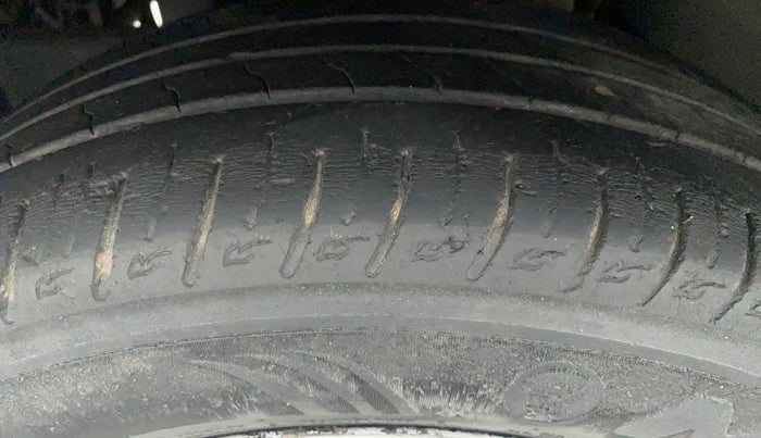 2018 Mahindra MARAZZO M2 8 STR, Diesel, Manual, 95,978 km, Left Front Tyre Tread