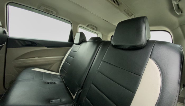 2018 Mahindra MARAZZO M2 8 STR, Diesel, Manual, 95,978 km, Right Side Rear Door Cabin