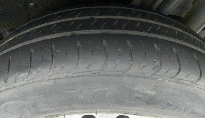 2018 Mahindra MARAZZO M2 8 STR, Diesel, Manual, 95,978 km, Left Rear Tyre Tread