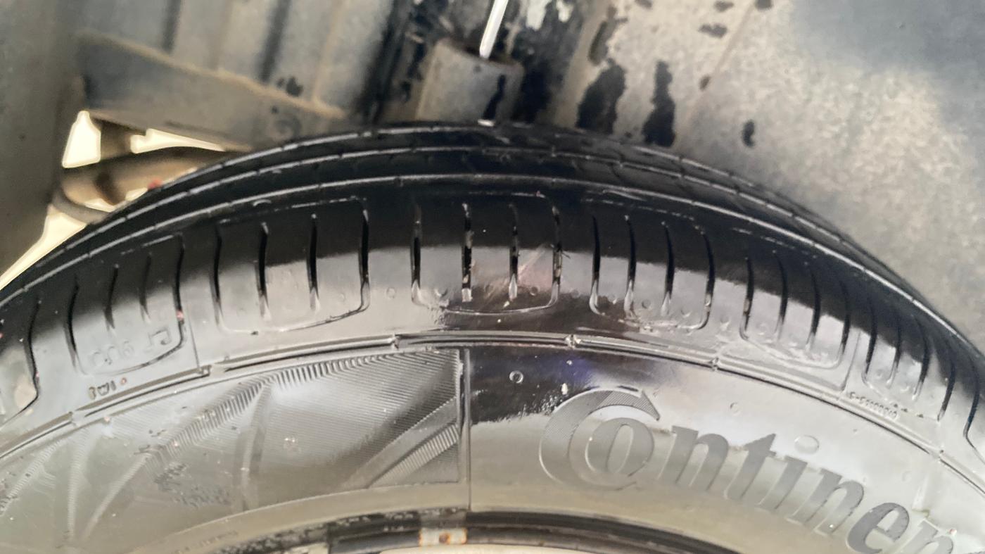 2014 Maruti Swift VXI, Petrol, Manual, 41,417 km, Right Rear Tyre Tread