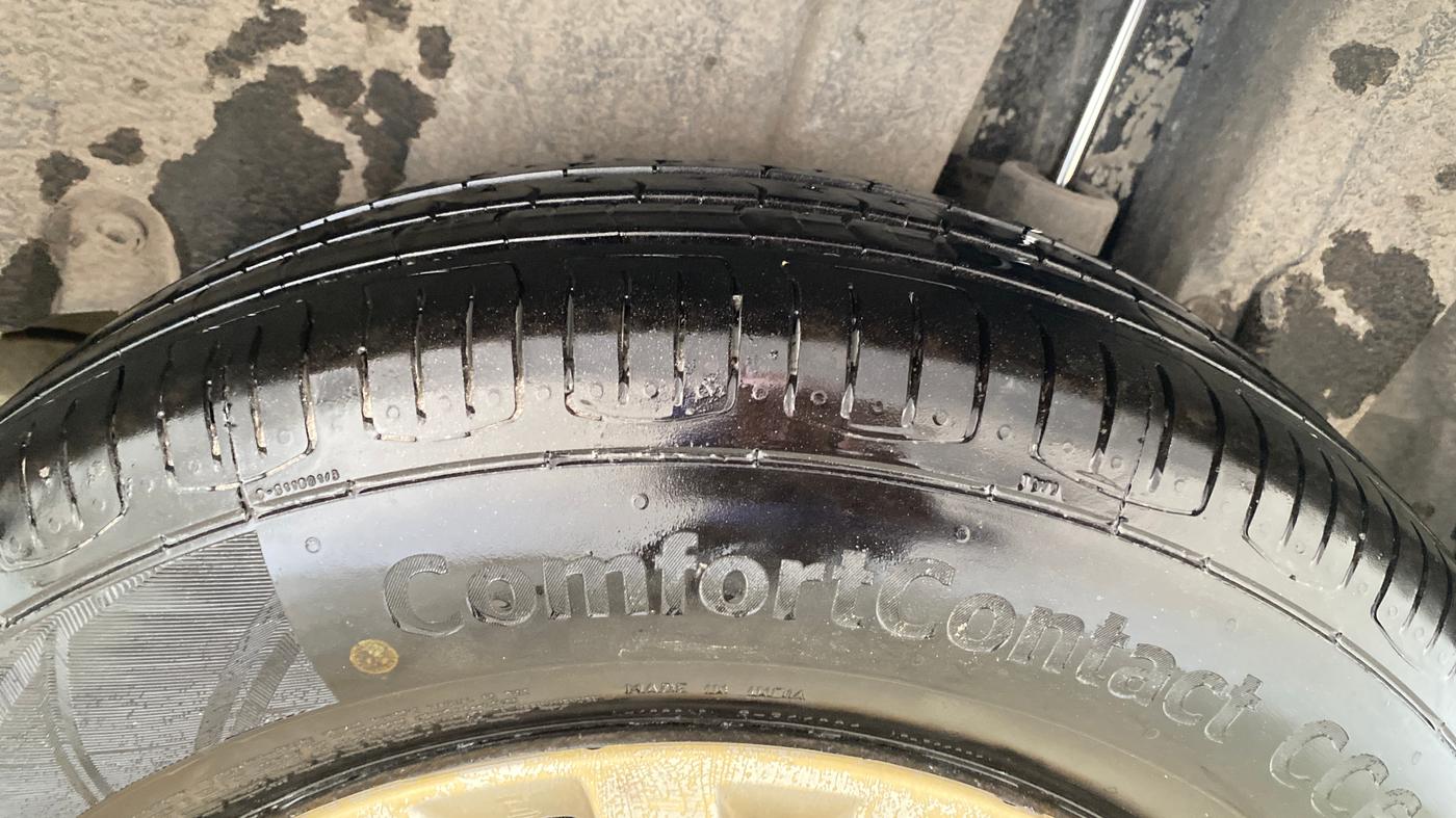 2014 Maruti Swift VXI, Petrol, Manual, 41,417 km, Left Rear Tyre Tread